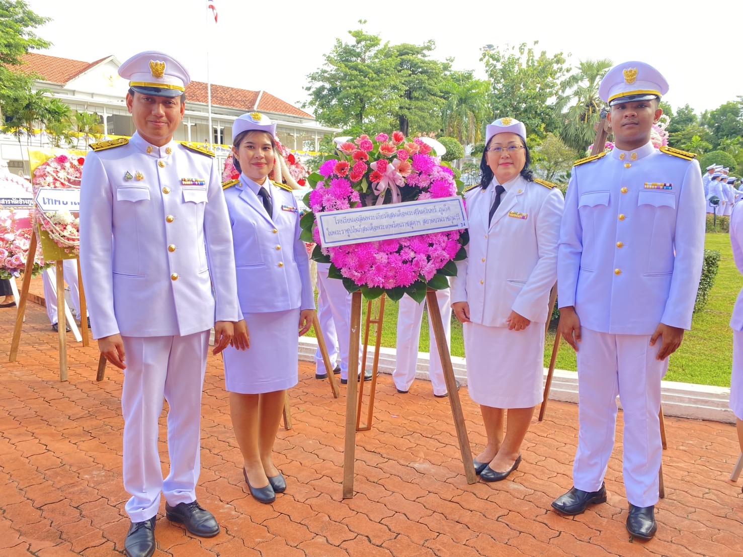 เข้าร่วมพิธีวางพวงมาลาถวายสักการะพระบรมราชานุสาวรีย์ พระบาทสมเด็จพระจุลจอมเกล้าเจ้าอยู่หัว เนื่องในวันคล้ายวันสวรรคตพระบาทสมเด็จพระจุลจอมเกล้าเจ้าอยู่หัว วันปิยมหาราชภูเก็ต