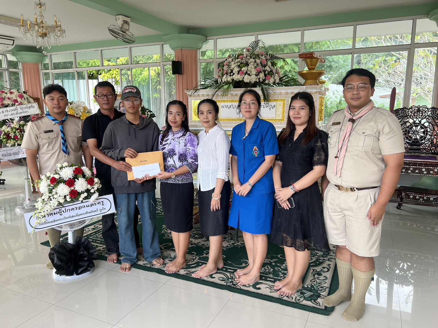 ร่วมฟังสวดอภิธรรมบำเพ็ญกุศลอุทิศแด่นางสาวภรณ์ภิย์ วชิระปิติกุล มารดาของนายพลธกร พลชัย นักเรียนชั้นมัธยมศึกษาปีที่ 5/8 ณ วัดโฆษิตวิหาร อำเภอเมือง จังหวัดภูเก็ต