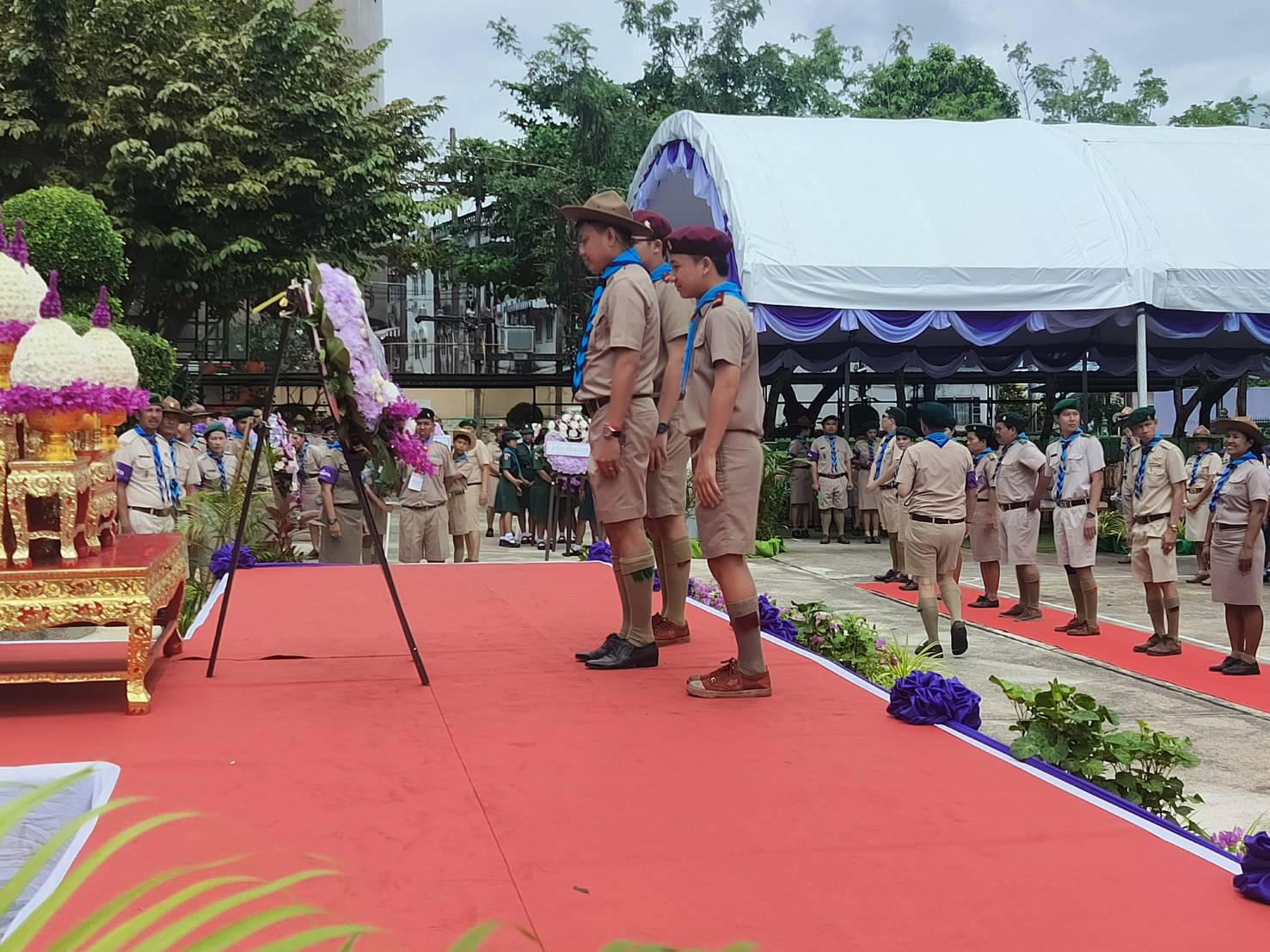 SWPK นำคณะลูกเสือ ร่วมพิธีวางพวงมาลาวันสวรรคตของพระบาทสมเด็จพระมงกุฎเกล้าเจ้าอยู่หัว ณ ลานพระบรมราชานุสาวรีย์ พระบาทสมเด็จพระมงกุฏเกล้าเจ้าอยู่หัว โรงเรียนเทศบาลปลูกปัญญา ในพระอุปถัมภ์ฯ จังหวัดภูเก็ต