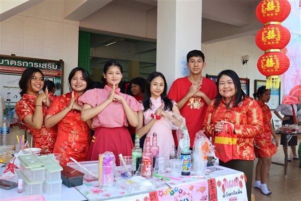 กิจกรรม &quot;ตรุษจีนศรีนครินทร์ สืบศิลป์ถิ่นมังกร ประจำปี 2567&quot; เพื่อให้นักเรียนได้เห็นถึงความสำคัญของวัฒนธรรมและความหมายของวันตรุษจีน ณ หอประชุมประดู่แดง